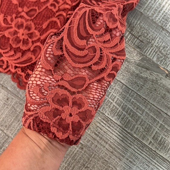 Cold shoulder top‎ - Picture 2 of 7